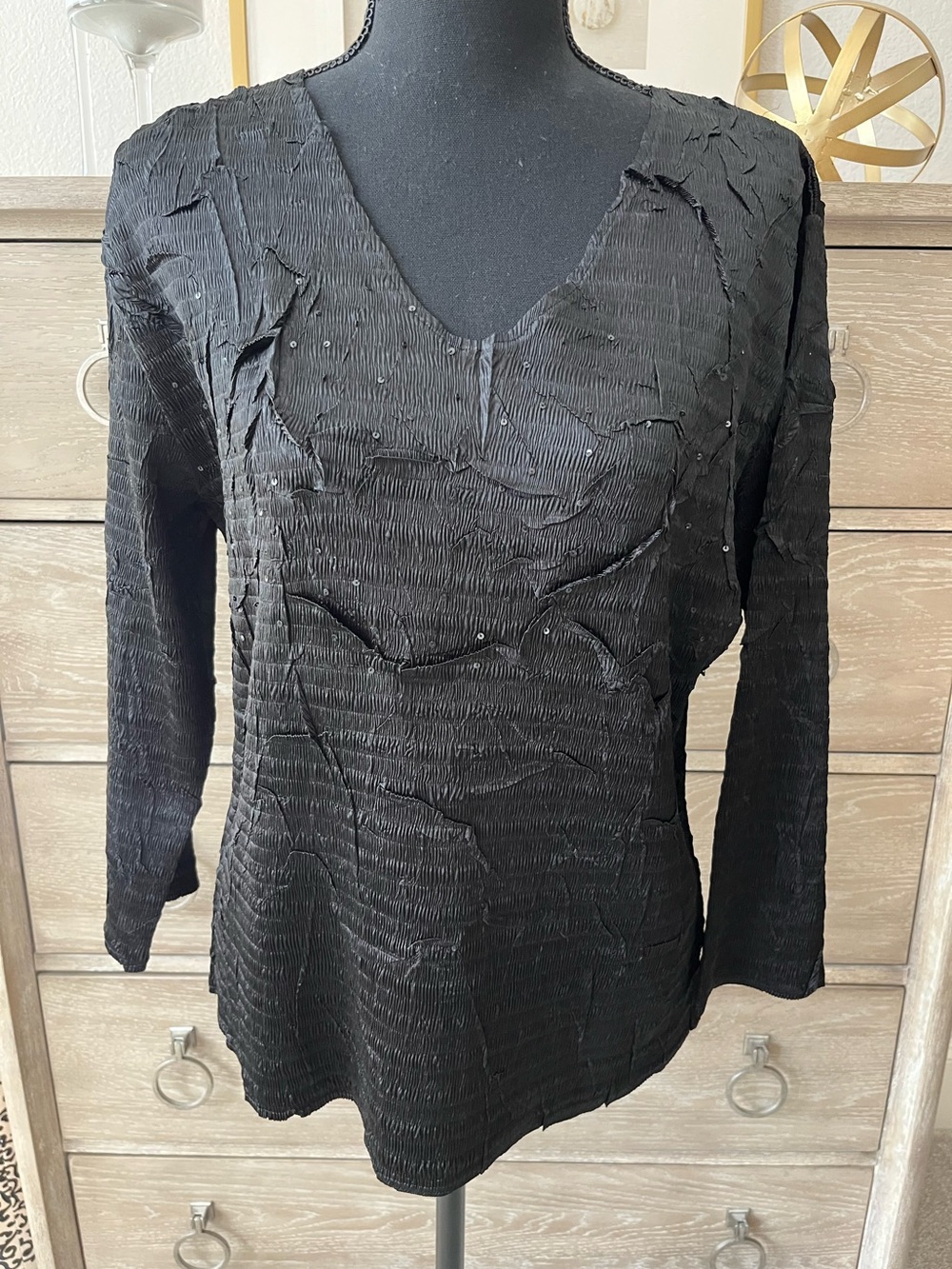 Pleats Collection black crinkled pullover v neck silky shirt small beads Sz Lg